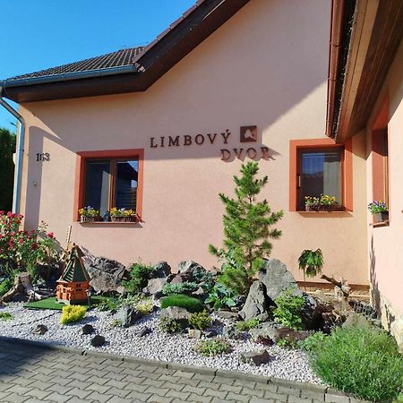 Hotel Pezion Limbovy Dvor Vrbov Exterior foto