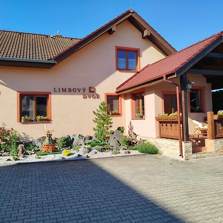 Hotel Pezion Limbovy Dvor Vrbov Exterior foto