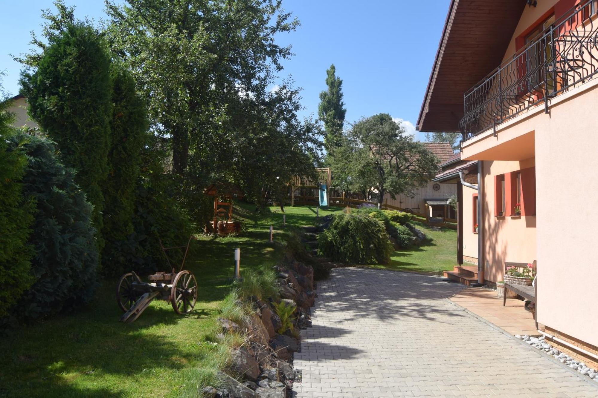 Hotel Pezion Limbovy Dvor Vrbov Exterior foto