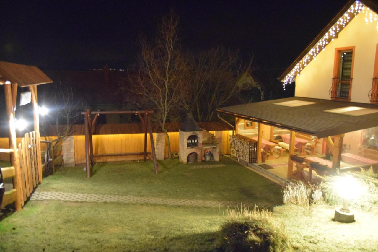 Hotel Pezion Limbovy Dvor Vrbov Exterior foto